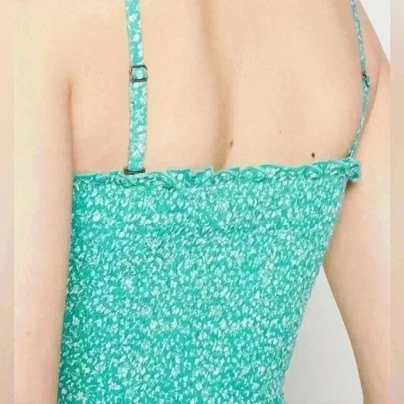 NWT Hollister Smocked Peplum Green Crop TopRemovable Strap Top, Large - Picture 5 of 7